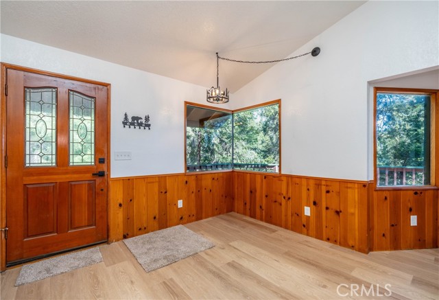 Detail Gallery Image 2 of 44 For 23772 Scenic Dr, Crestline,  CA 92325 - 3 Beds | 1/1 Baths