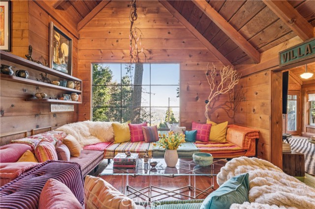 Detail Gallery Image 12 of 69 For 840 Coyote Walk, Lake Arrowhead,  CA 92352 - 4 Beds | 3 Baths