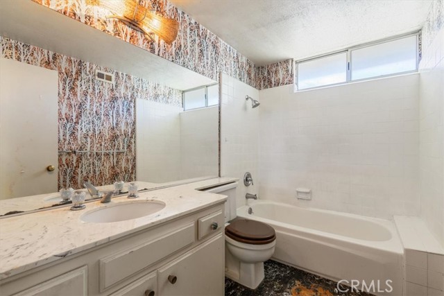 19259 Ludlow St., Porter Ranch CA: https://media.crmls.org/medias/2667db0f-7905-4e5e-8b22-5ebd2d21b12f.jpg
