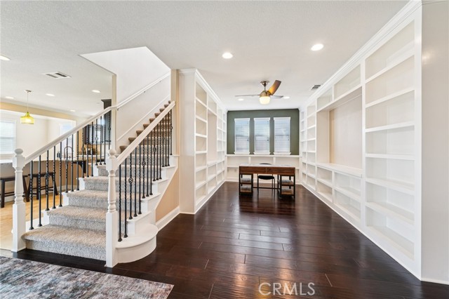 Detail Gallery Image 4 of 37 For 15415 Nikolai Ln, Fontana,  CA 92336 - 4 Beds | 3/1 Baths