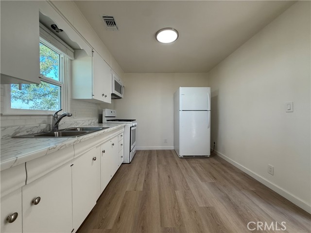 Detail Gallery Image 10 of 24 For 126 E Sunset, Redlands,  CA 92399 - 2 Beds | 1/1 Baths