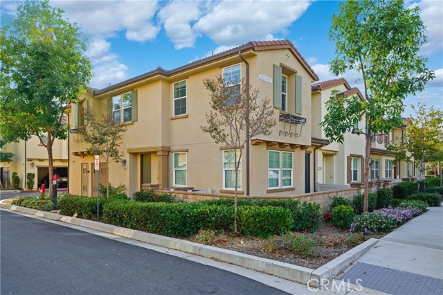 Detail Gallery Image 2 of 27 For 2830 E via Fiano, Ontario,  CA 91764 - 4 Beds | 2/1 Baths