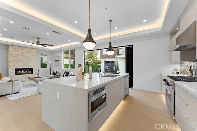 Detail Gallery Image 14 of 70 For 3932 S Minerva Ave, Los Angeles,  CA 90066 - 6 Beds | 6/1 Baths