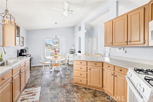 32600 State Highway 74, Hemet CA: https://media.crmls.org/medias/266b2931-d227-4511-9ab4-58ad2f754d32.jpg