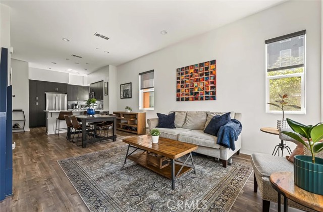 Detail Gallery Image 10 of 20 For 215 Elm Ave, Long Beach,  CA 90802 - 2 Beds | 3 Baths