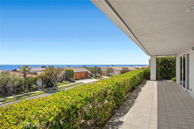 4519 Camden Drive, Corona del Mar CA: https://media.crmls.org/medias/266c9bc7-4329-4522-bc7b-28a074f90897.jpg
