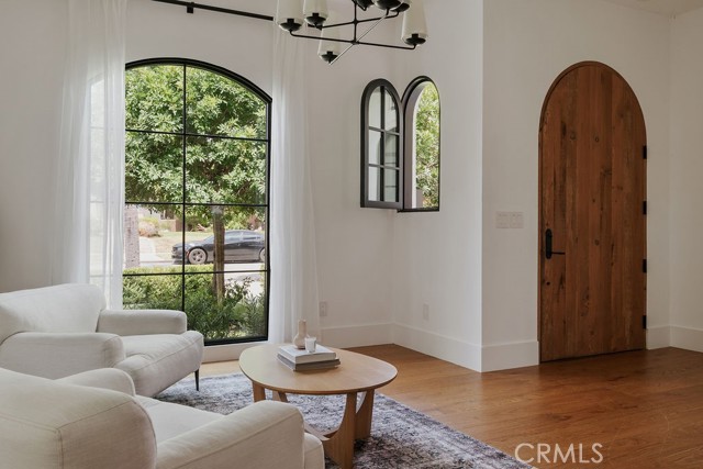 5142 Brynhurst Avenue, Los Angeles CA: https://media.crmls.org/medias/266d8610-3485-4675-b5d3-a78d94c2c7f5.jpg