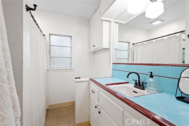 745 N Laurel Avenue, Upland CA: https://media.crmls.org/medias/266ded57-6e3e-4873-ba87-fe44709c5098.jpg