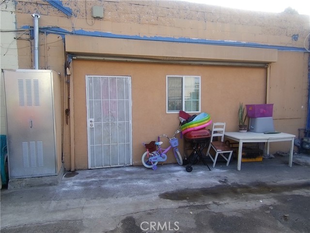 Detail Gallery Image 3 of 11 For 8310 S Broadway, Los Angeles,  CA 90003 - – Beds | – Baths