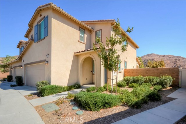 Detail Gallery Image 2 of 46 For 24218 Hillcrest, Corona,  CA 92883 - 3 Beds | 2/1 Baths