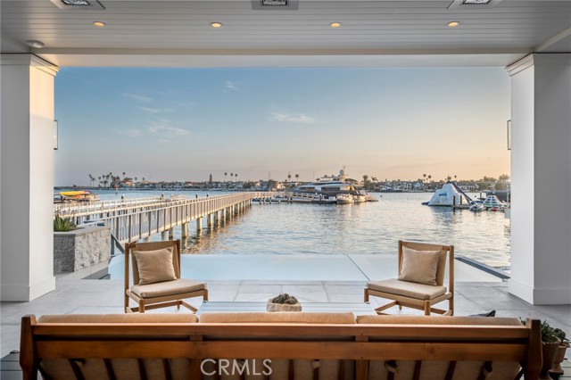 2209 Bayside Drive, Corona del Mar CA: https://media.crmls.org/medias/266e3850-a035-4dd0-bc42-7920f09ee066.jpg