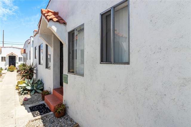 Detail Gallery Image 10 of 11 For 1257 W 38th #1259.5,  Los Angeles,  CA 90037 - 1 Beds | 1 Baths