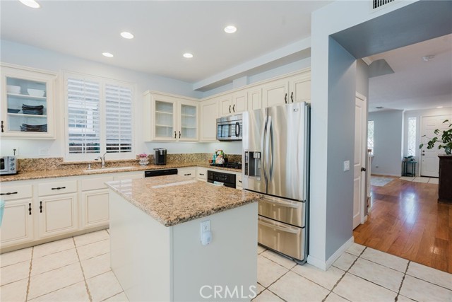 Detail Gallery Image 6 of 40 For 23346 Clearwater Ln, Valencia,  CA 91355 - 4 Beds | 2/1 Baths