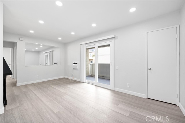 Detail Gallery Image 14 of 21 For 114 10th #C,  Huntington Beach,  CA 92648 - 2 Beds | 2 Baths