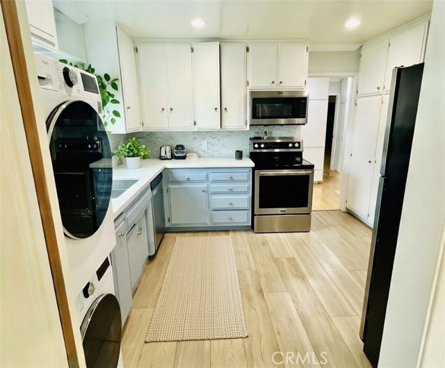 Detail Gallery Image 2 of 8 For 100 Hermosa Ave 3a,  Long Beach,  CA 90802 - 2 Beds | 2 Baths