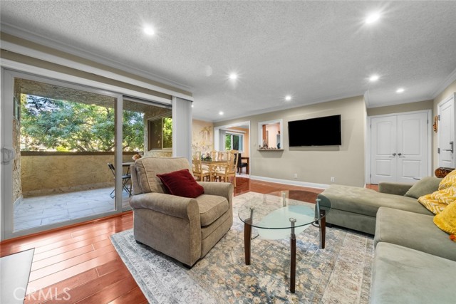 1339 North Columbus Avenue, 103 photo 6