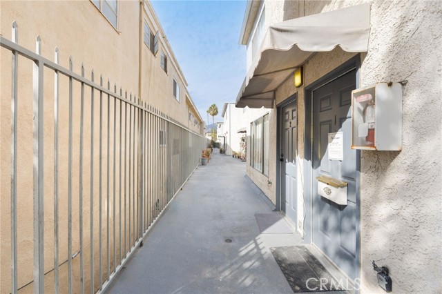 Detail Gallery Image 7 of 18 For 333 Riverdale Dr 1a,  Glendale,  CA 91204 - 2 Beds | 1/1 Baths