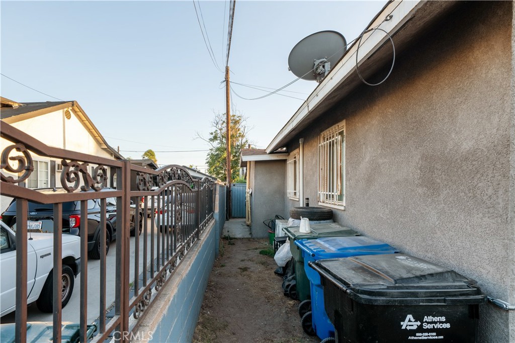 https://media.crmls.org/medias/2672c78e-9b07-41d6-8c96-d4d6d1fd7b37.jpg?preset=X-Large