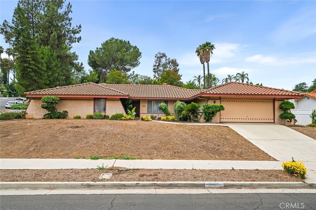 1500 Country Club Drive
