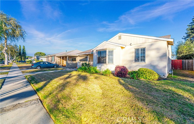 Detail Gallery Image 3 of 35 For 12922 Stanford Ave, Los Angeles,  CA 90059 - 4 Beds | 2 Baths