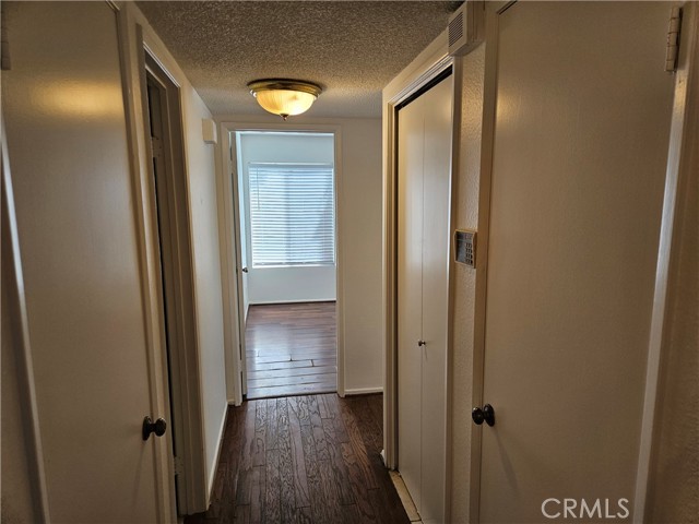 Detail Gallery Image 4 of 9 For 7135 Firmament Ave #8,  Van Nuys,  CA 91406 - 2 Beds | 2 Baths