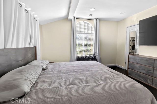 1256 Irving Avenue photo 34