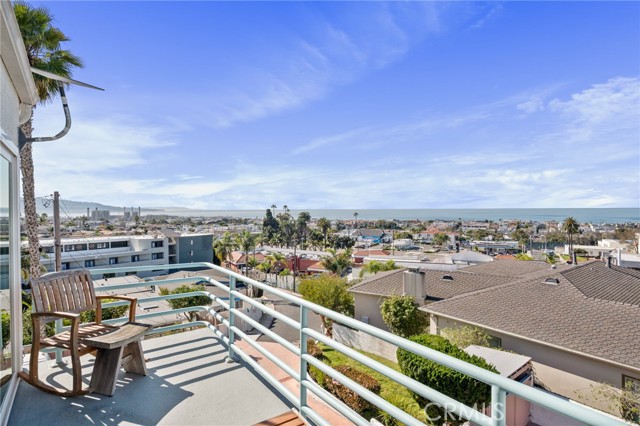 Detail Gallery Image 3 of 27 For 867 Aubrey Ct #3,  Hermosa Beach,  CA 90254 - 3 Beds | 4 Baths