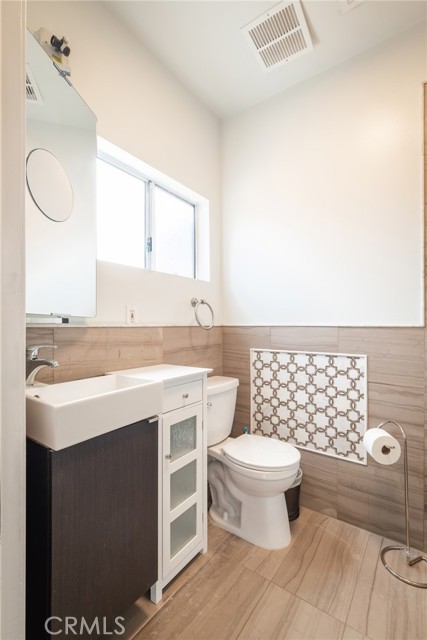 Detail Gallery Image 17 of 39 For 1949 N Catalina Street, –,  CA 90027 - 6 Beds | 5 Baths