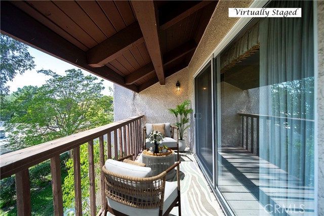 Detail Gallery Image 4 of 34 For 9512 via Venezia, Burbank,  CA 91504 - 3 Beds | 2 Baths