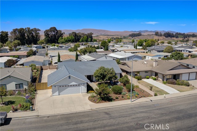 1629 Hillsboro Drive, Santa Maria CA: https://media.crmls.org/medias/2677e09f-f618-4961-80e5-652fac794df2.jpg