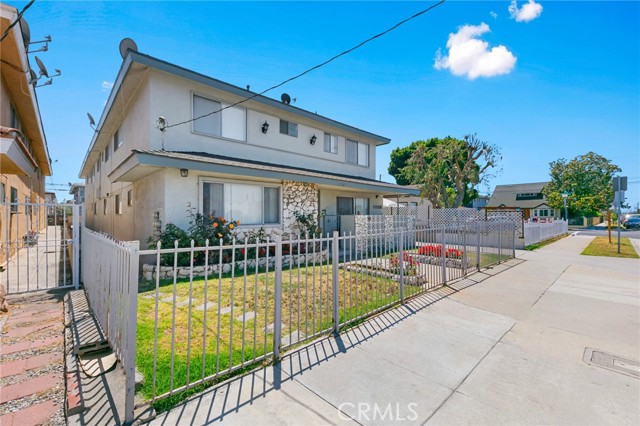 11726 Freeman Avenue, Hawthorne CA: https://media.crmls.org/medias/26781d17-bd60-4b54-9fe9-34a731b226c7.jpg