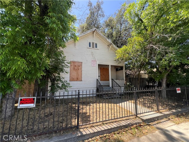 Detail Gallery Image 2 of 16 For 2726 E Washington Ave, Fresno,  CA 93701 - 2 Beds | 1 Baths