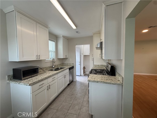 18003 S Denker Avenue, Gardena CA: https://media.crmls.org/medias/267a048f-e702-414f-a941-bac2292e253f.jpg