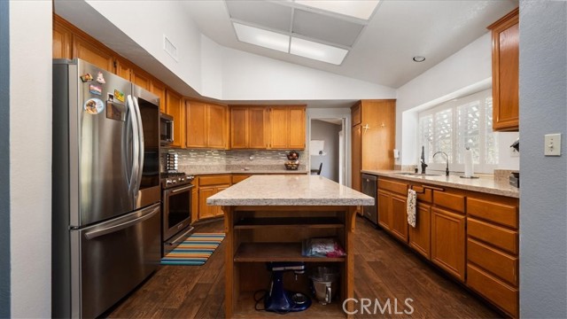 Detail Gallery Image 3 of 25 For 10412 Starshine Dr, Moreno Valley,  CA 92557 - 4 Beds | 2/1 Baths