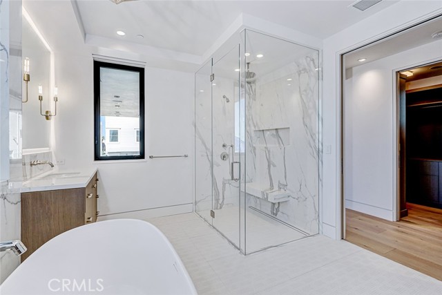 Detail Gallery Image 27 of 47 For 2016 Ocean, Manhattan Beach,  CA 90266 - 5 Beds | 5/2 Baths