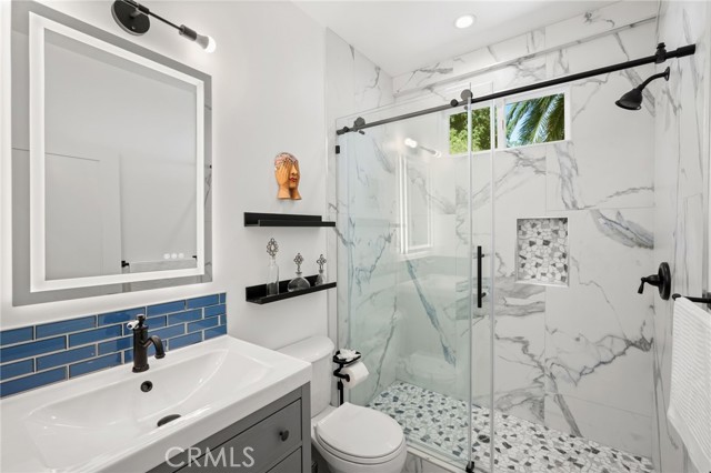 Detail Gallery Image 9 of 27 For 2258 Helios Dr, Los Angeles,  CA 90068 - 2 Beds | 1 Baths