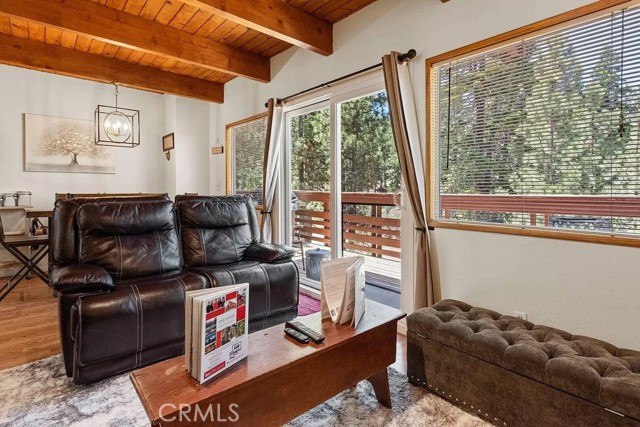 Detail Gallery Image 5 of 16 For 43869 Mendocino Dr, Big Bear Lake,  CA 92315 - 3 Beds | 2 Baths