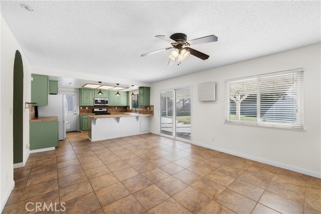 43101 Victorville Place, Lancaster CA: https://media.crmls.org/medias/267c06fb-105c-4ed1-94b8-89150012bd8d.jpg