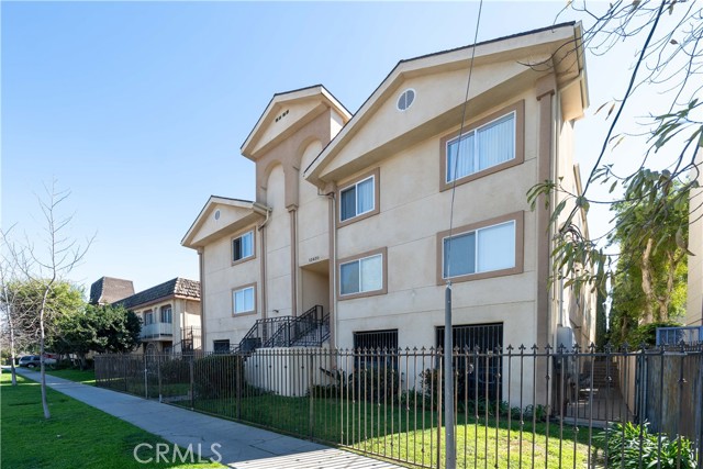 Detail Gallery Image 3 of 30 For 13430 Victory Bld, Van Nuys,  CA 91401 - – Beds | – Baths