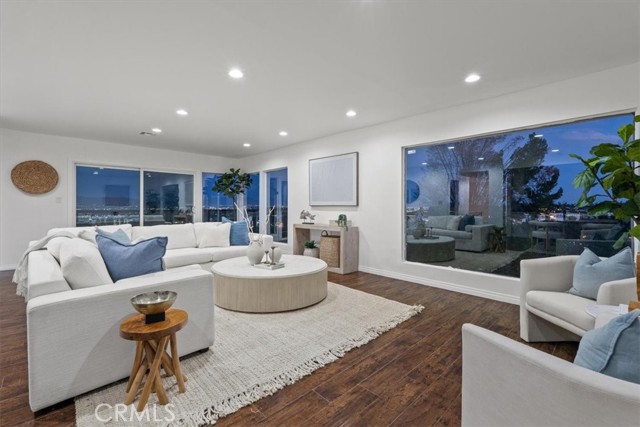 Detail Gallery Image 7 of 61 For 5160 Medina Rd, Woodland Hills,  CA 91364 - 3 Beds | 2/1 Baths