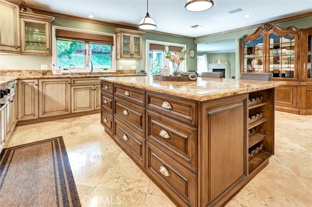 Detail Gallery Image 17 of 65 For 4751 Topeka Dr, Tarzana,  CA 91356 - 5 Beds | 6 Baths