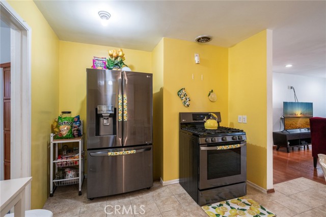 Detail Gallery Image 10 of 23 For 352 E 49th, Long Beach,  CA 90805 - 3 Beds | 2 Baths