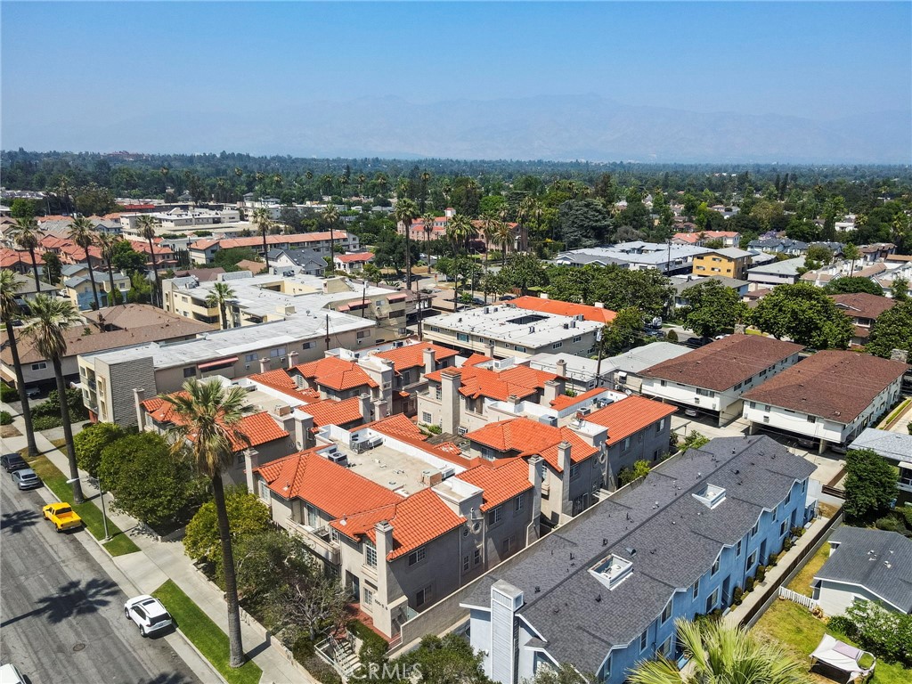 https://media.crmls.org/medias/267ebb37-5b9b-4a8c-b0cd-29c77defdaef.jpg?preset=X-Large