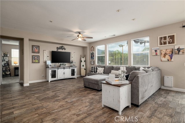 10894 Clover, Corona CA: https://media.crmls.org/medias/267ef12f-ec56-4168-978b-2fc36118f48d.jpg