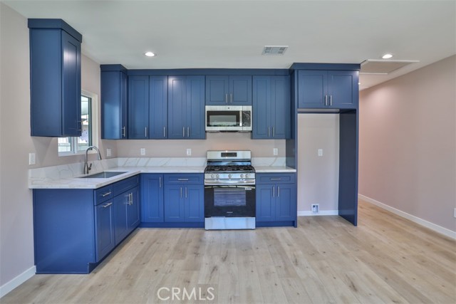 2111 Scott Road, Burbank CA: https://media.crmls.org/medias/2681174d-e5f1-44fc-8af9-b336599b6b2d.jpg