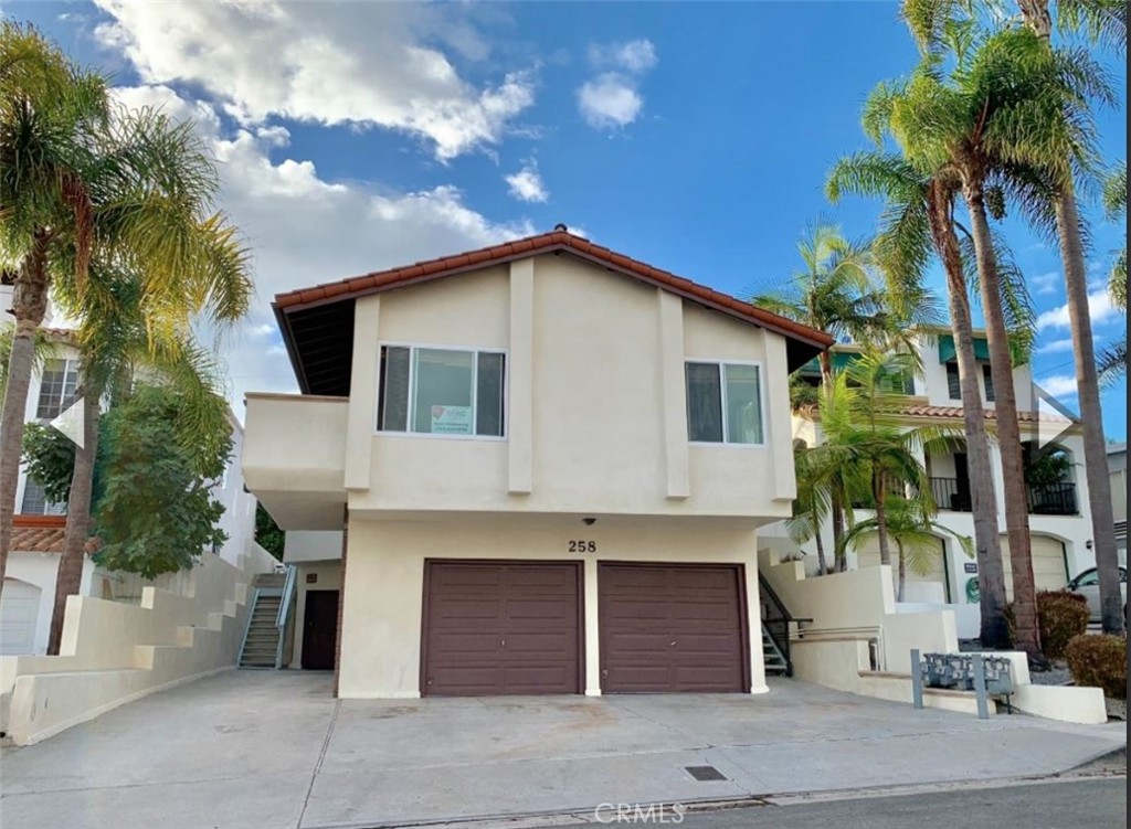 258 Avenida Victoria #D