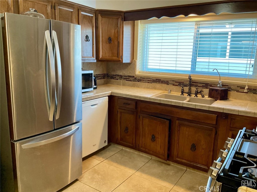 https://media.crmls.org/medias/268366d2-dcf5-4e48-b882-a0b62bb4846d.jpg?preset=X-Large