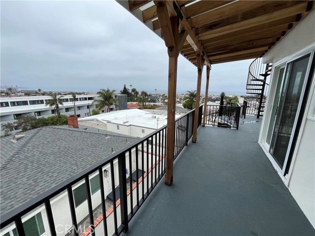 945 Montgomery Drive, Hermosa Beach CA: https://media.crmls.org/medias/26836c77-de70-4133-b766-89aba6c9107e.jpg