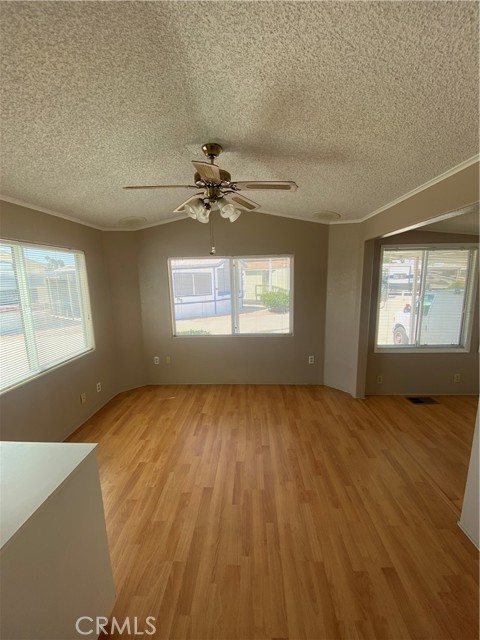 1295 S Cawston Avenue, Hemet CA: https://media.crmls.org/medias/26838e8f-676c-429b-86ee-45590af97983.jpg