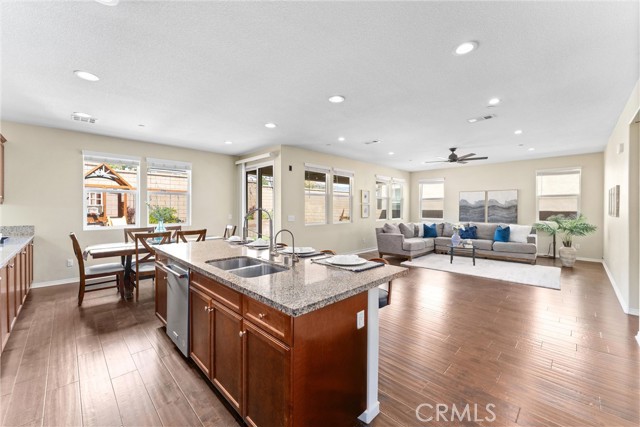 Detail Gallery Image 17 of 44 For 17012 Hal Ln, Fontana,  CA 92336 - 3 Beds | 2/1 Baths